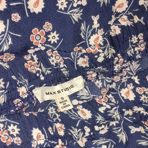 Max studio, size small